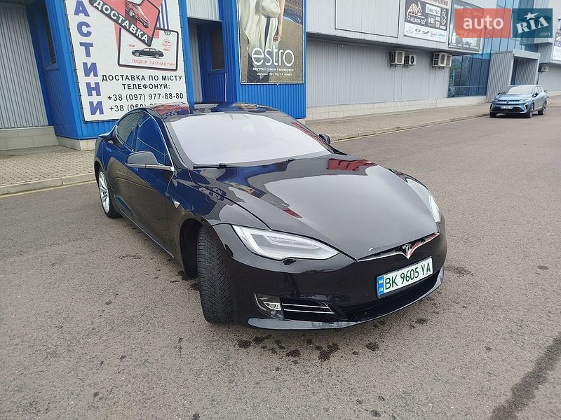 Лифтбек Tesla Model S 2017 в Ковеле