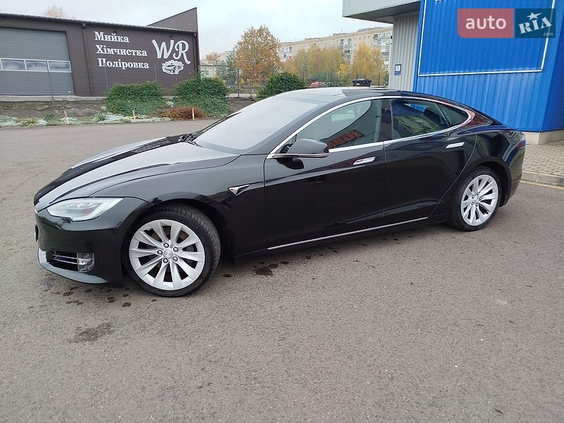 Лифтбек Tesla Model S 2017 в Ковеле