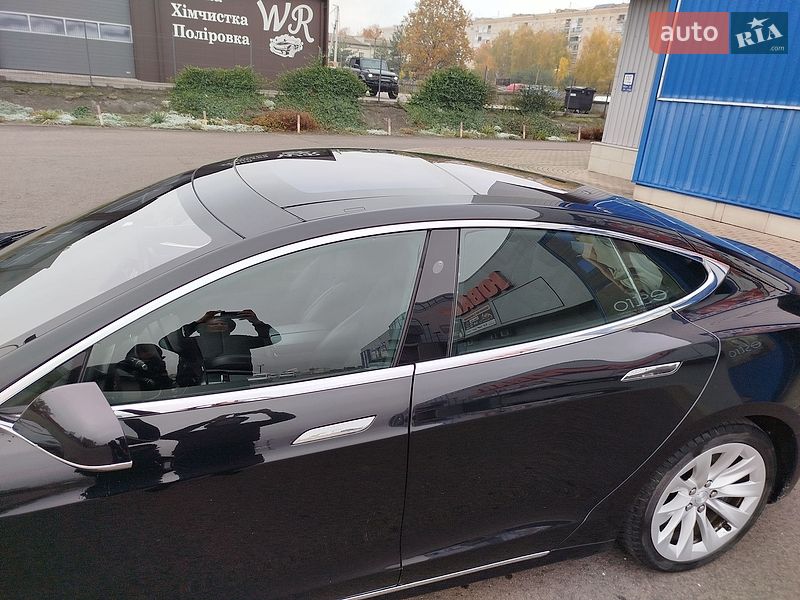 Лифтбек Tesla Model S 2017 в Ковеле