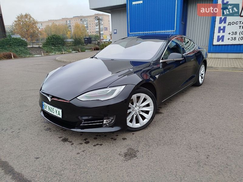 Лифтбек Tesla Model S 2017 в Ковеле