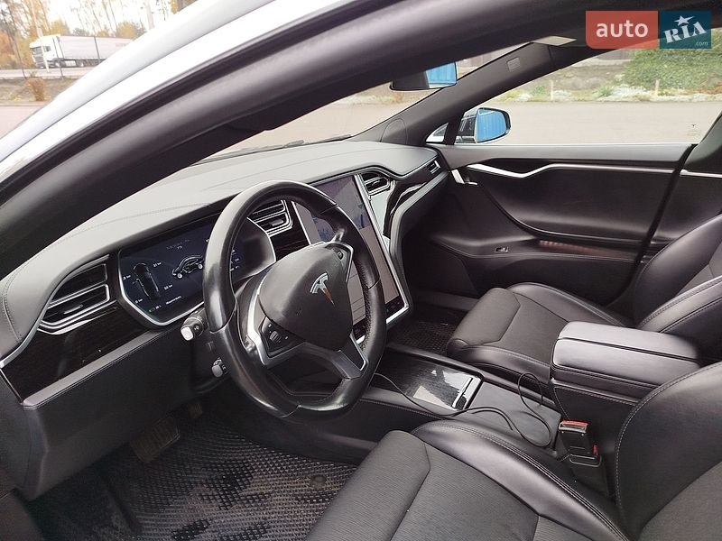 Лифтбек Tesla Model S 2017 в Ковеле