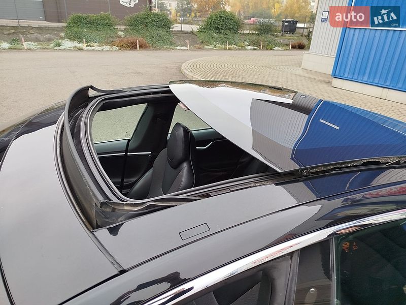 Лифтбек Tesla Model S 2017 в Ковеле