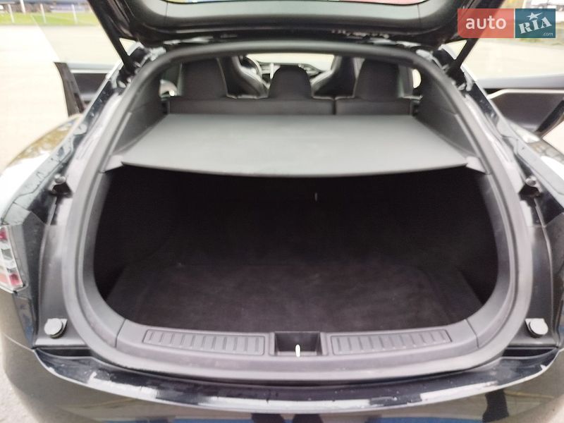 Лифтбек Tesla Model S 2017 в Ковеле