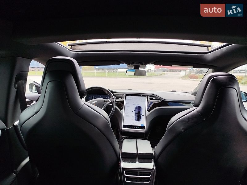 Лифтбек Tesla Model S 2017 в Ковеле