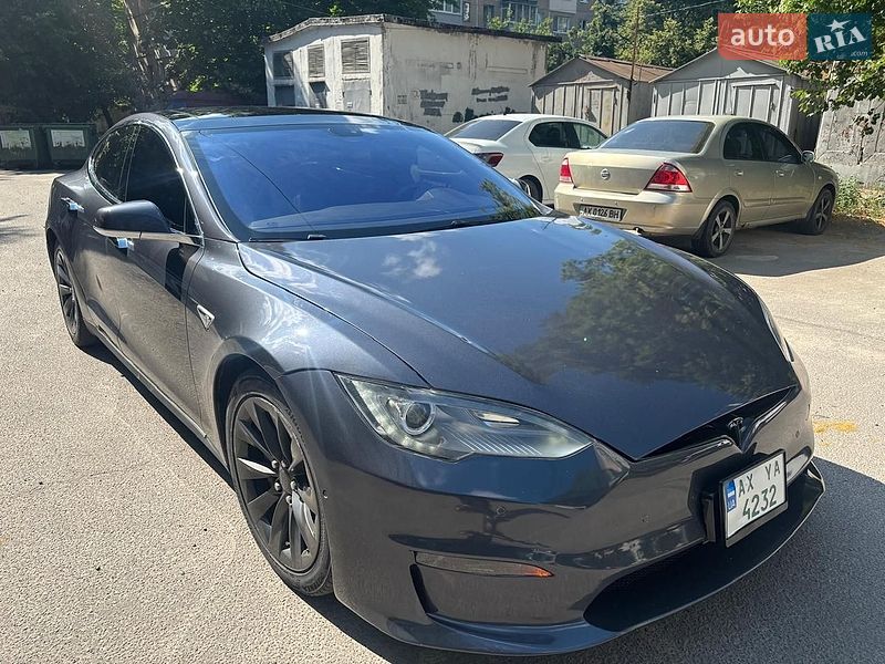 Лифтбек Tesla Model S 2016 в Харькове