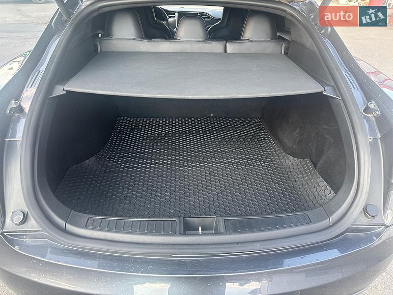 Лифтбек Tesla Model S 2016 в Харькове