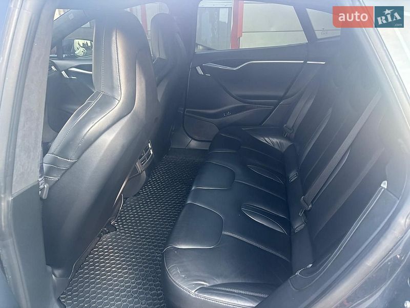 Лифтбек Tesla Model S 2016 в Харькове