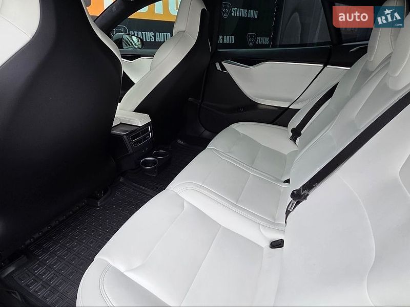 Ліфтбек Tesla Model S 2017 в Хмельницькому