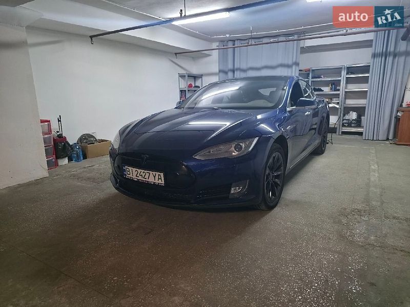 Лифтбек Tesla Model S 2016 в Киеве