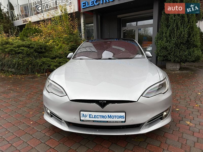 Ліфтбек Tesla Model S 2016 в Львові