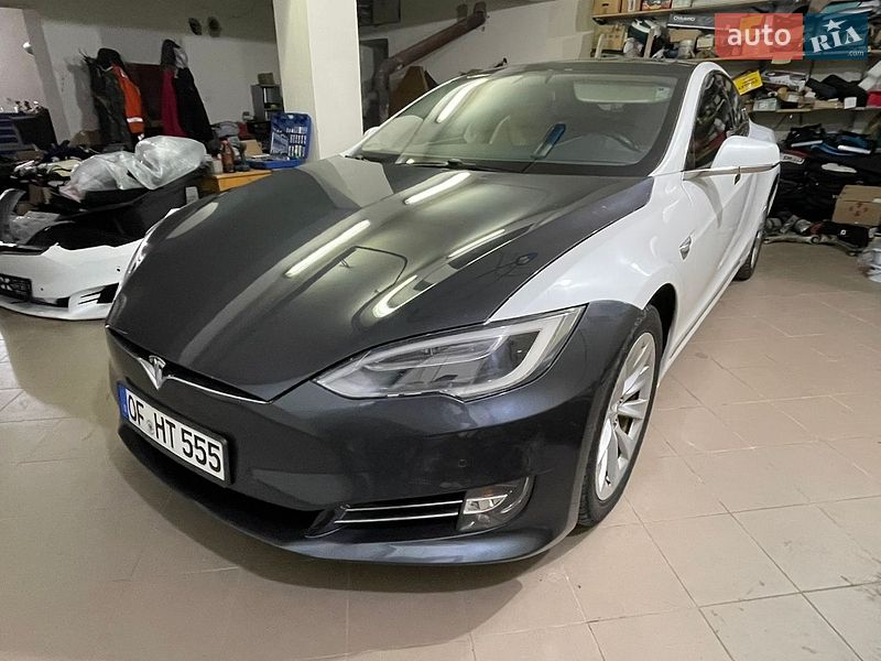 Ліфтбек Tesla Model S 2016 в Бродах