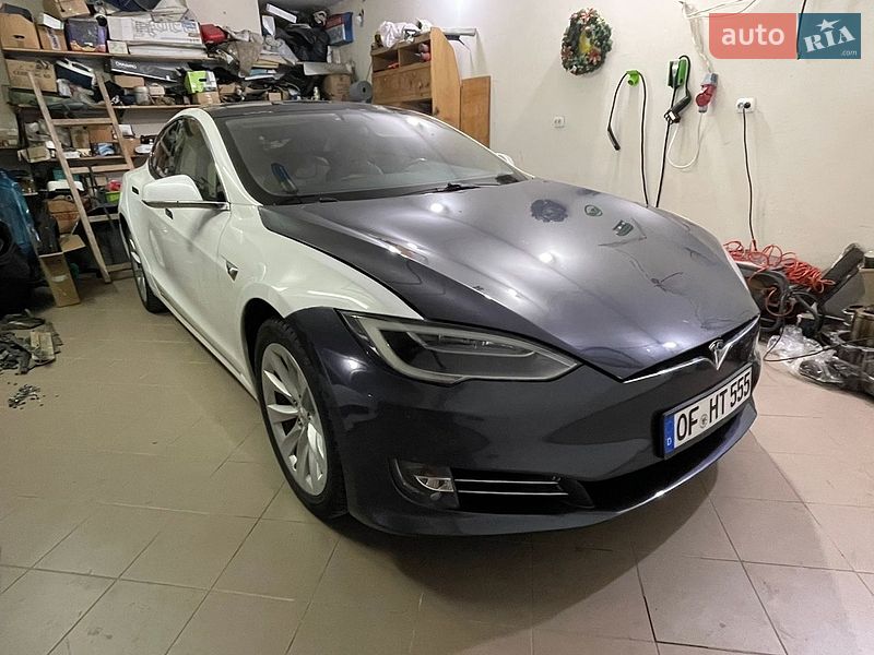 Ліфтбек Tesla Model S 2016 в Бродах