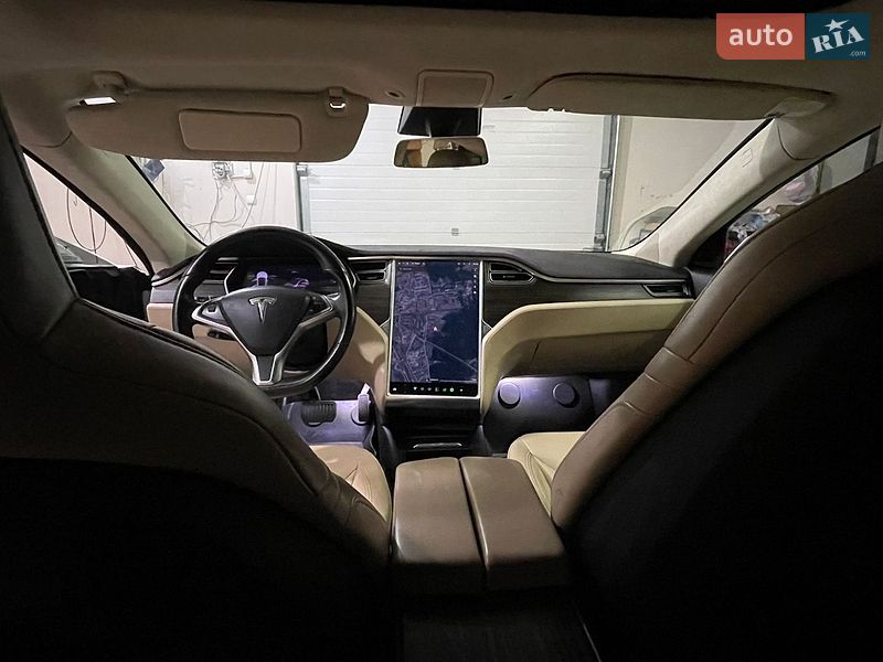 Ліфтбек Tesla Model S 2016 в Бродах