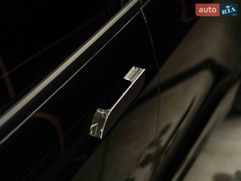 Лифтбек Tesla Model S 2018 в Черновцах