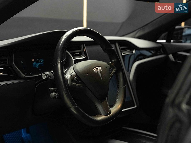 Лифтбек Tesla Model S 2018 в Черновцах