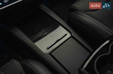 Лифтбек Tesla Model S 2018 в Черновцах