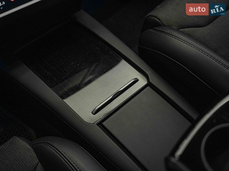 Лифтбек Tesla Model S 2018 в Черновцах