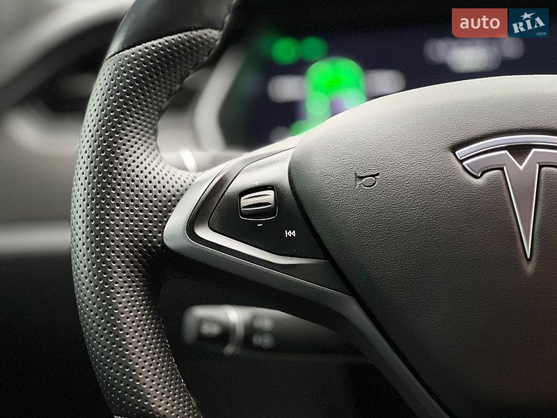 Ліфтбек Tesla Model S 2018 в Львові