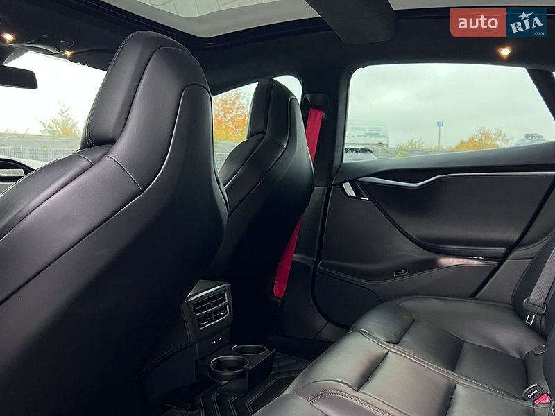 Ліфтбек Tesla Model S 2018 в Львові