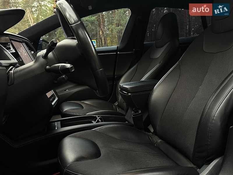 Лифтбек Tesla Model S 2014 в Вышгороде
