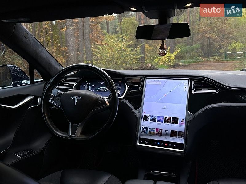 Лифтбек Tesla Model S 2014 в Вышгороде
