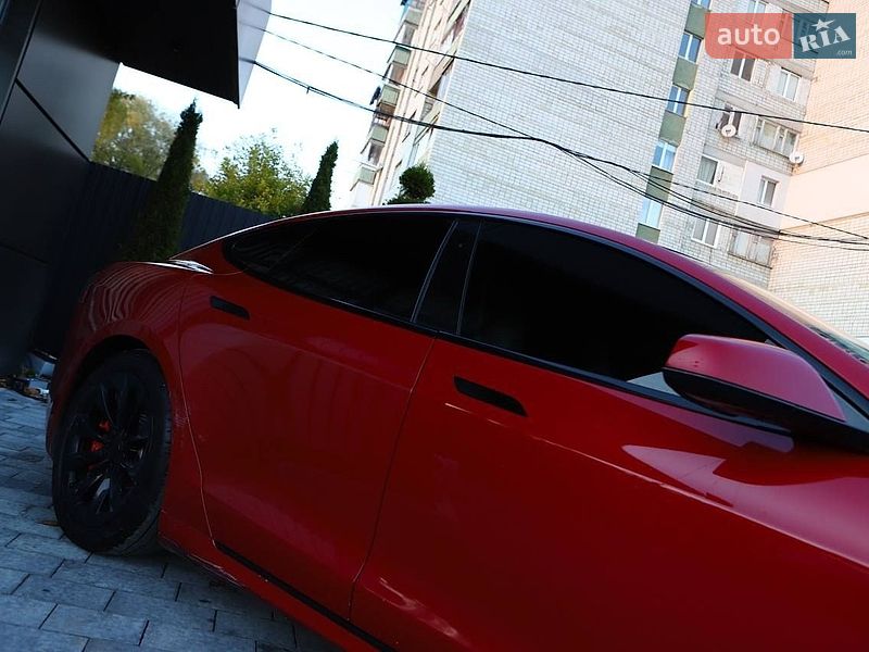Ліфтбек Tesla Model S 2017 в Трускавці