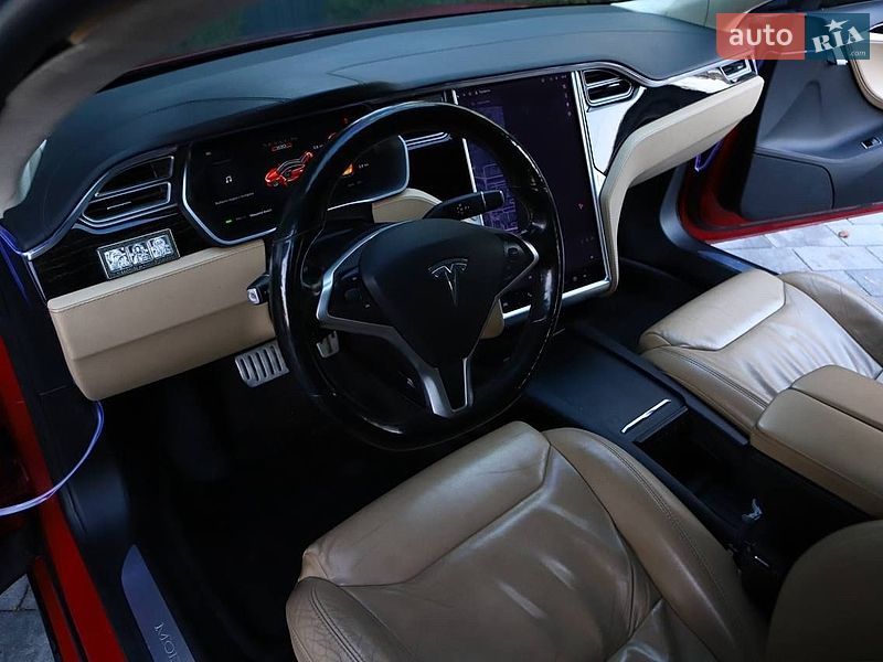 Ліфтбек Tesla Model S 2017 в Трускавці