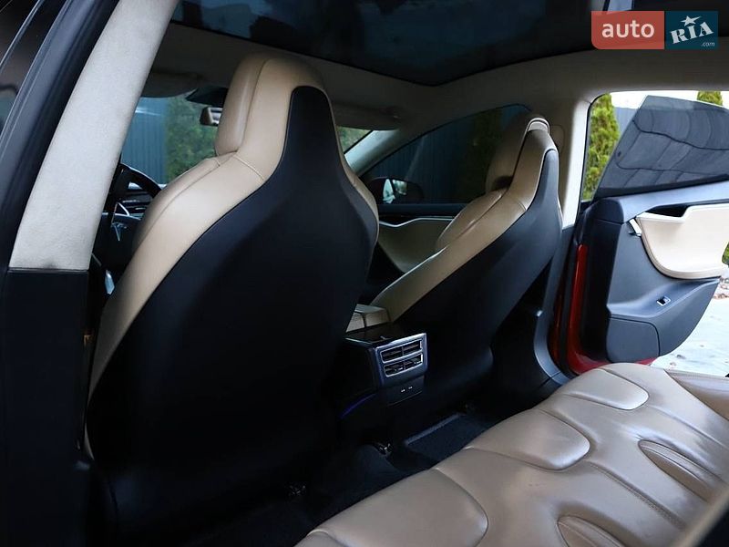 Ліфтбек Tesla Model S 2017 в Трускавці