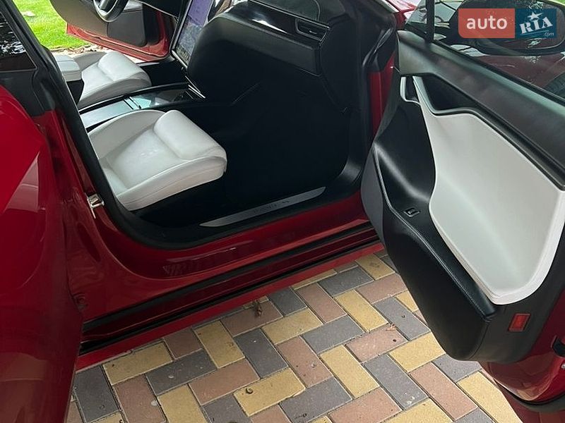 Ліфтбек Tesla Model S 2019 в Борисполі