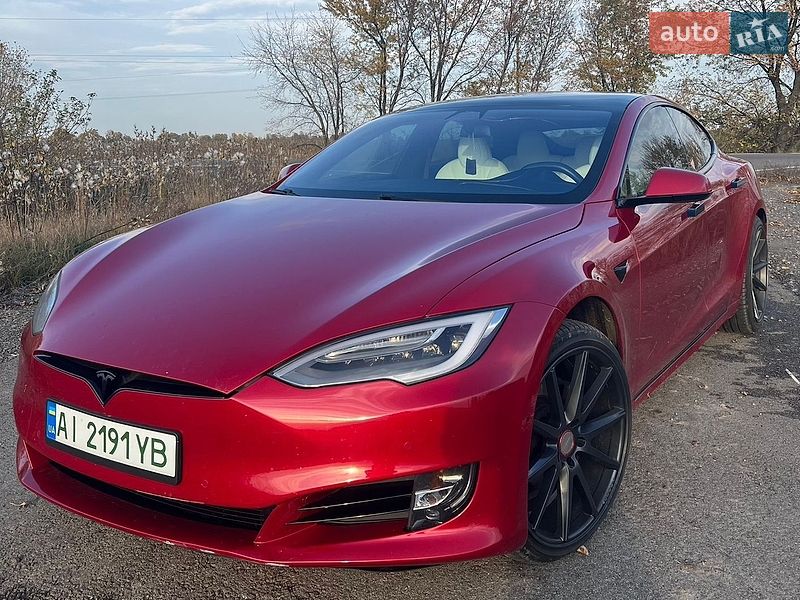 Ліфтбек Tesla Model S 2019 в Борисполі