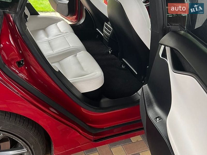 Ліфтбек Tesla Model S 2019 в Борисполі
