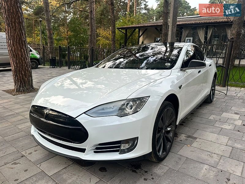 Лифтбек Tesla Model S 2012 в Ананьеве