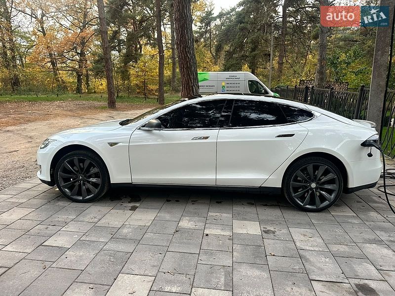 Лифтбек Tesla Model S 2012 в Ананьеве