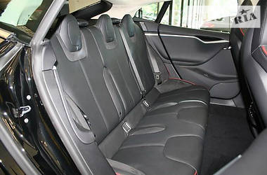 Седан Tesla Model S 2017 в 