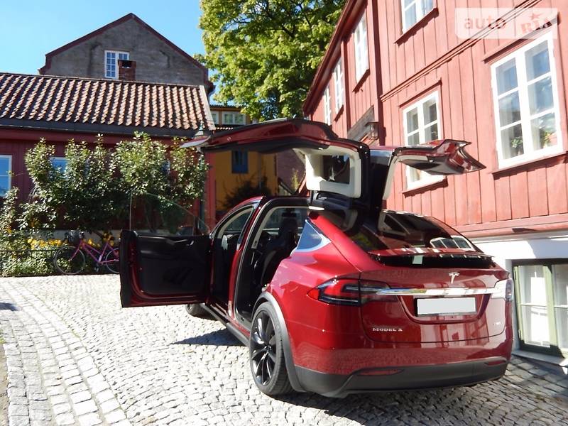 Внедорожник / Кроссовер Tesla Model X 2018 в Киеве