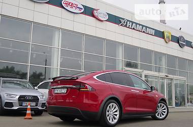 Внедорожник / Кроссовер Tesla Model X 2017 в 