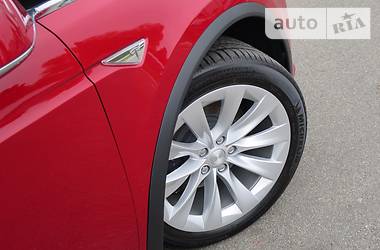 Внедорожник / Кроссовер Tesla Model X 2017 в 