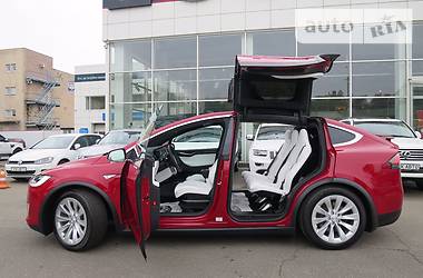 Внедорожник / Кроссовер Tesla Model X 2017 в 