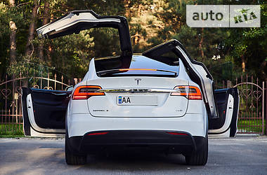 Лифтбек Tesla Model X 2016 в Киеве