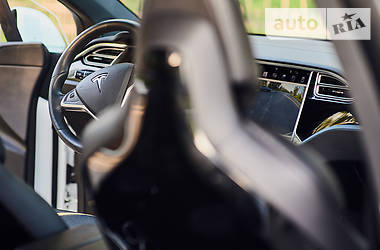 Лифтбек Tesla Model X 2016 в Киеве