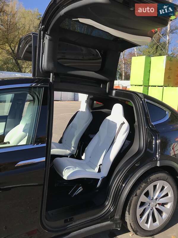 Позашляховик / Кросовер Tesla Model X 2016 в Києві