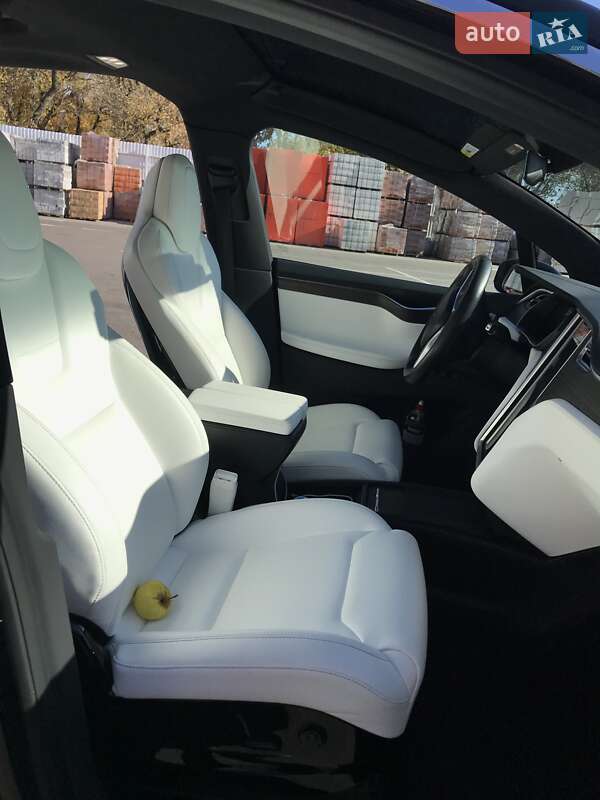 Позашляховик / Кросовер Tesla Model X 2016 в Києві