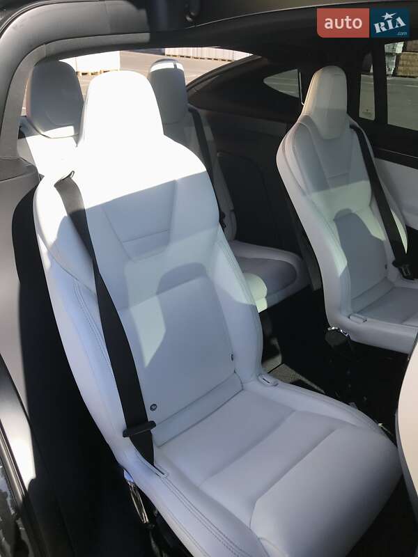 Позашляховик / Кросовер Tesla Model X 2016 в Києві