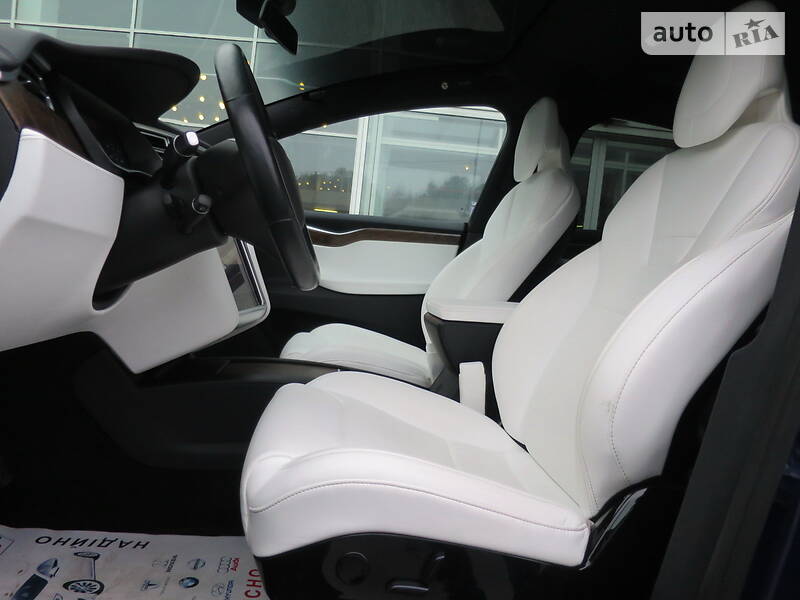Позашляховик / Кросовер Tesla Model X 2016 в Києві