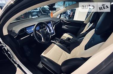Позашляховик / Кросовер Tesla Model X 2016 в 