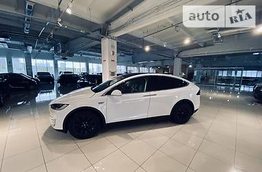 Позашляховик / Кросовер Tesla Model X 2016 в 