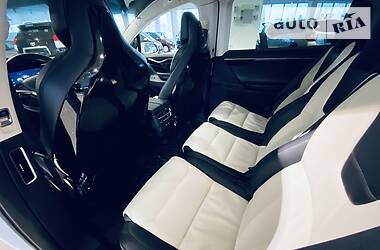 Позашляховик / Кросовер Tesla Model X 2016 в 