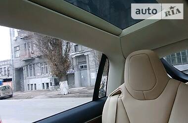 Позашляховик / Кросовер Tesla Model X 2017 в 