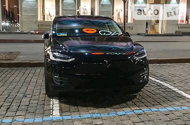 Позашляховик / Кросовер Tesla Model X 2017 в 