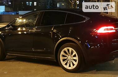 Позашляховик / Кросовер Tesla Model X 2017 в 